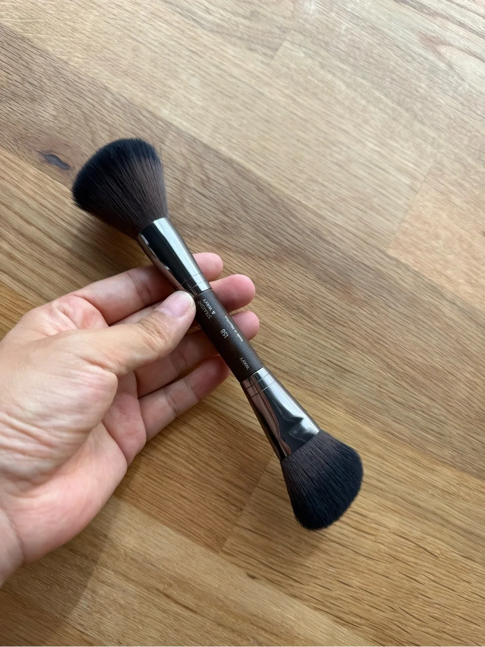 Makeup forever double-ended sculpting brush 158